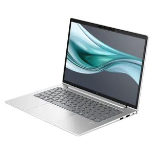 HP EliteBook 640 G11 aberto, vista frontal em ângulo com ecrã ligado