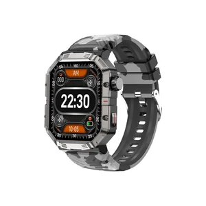 Smartwatch GW55 preto com bracelete camuflada, vista de frente